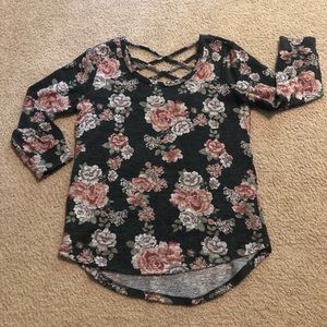 WOMENS NO BOUNDARIES BRAND SUPER VELVETY SOFT FLORAL TOP SIZE MEDIUM